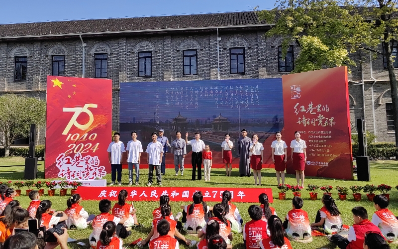 “紅巷里的詩(shī)詞黨課”在武漢革命博物館舉行 